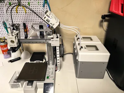 Moisture-proof filament storage box, freely splicable to increase storage capacity