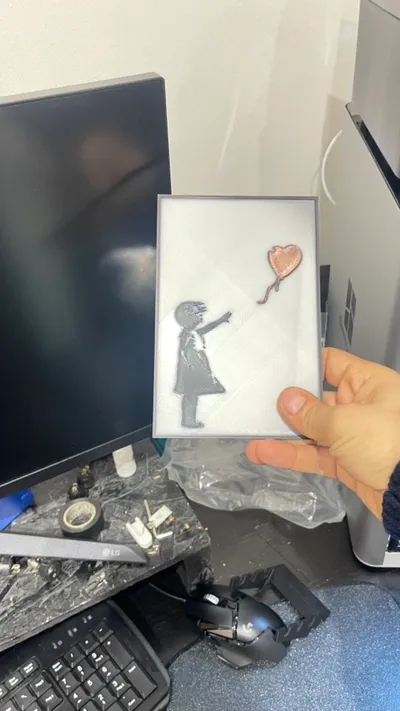 Stencil Banksy 'Ragazza Con Palloncino' In Mylar 7.5 Mil – Riutilizzabile, Per Aerografo E Decorazione Pareti