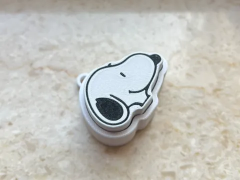 Objeto manipulable: Clicker Snoopy — referencia de MakerWorld