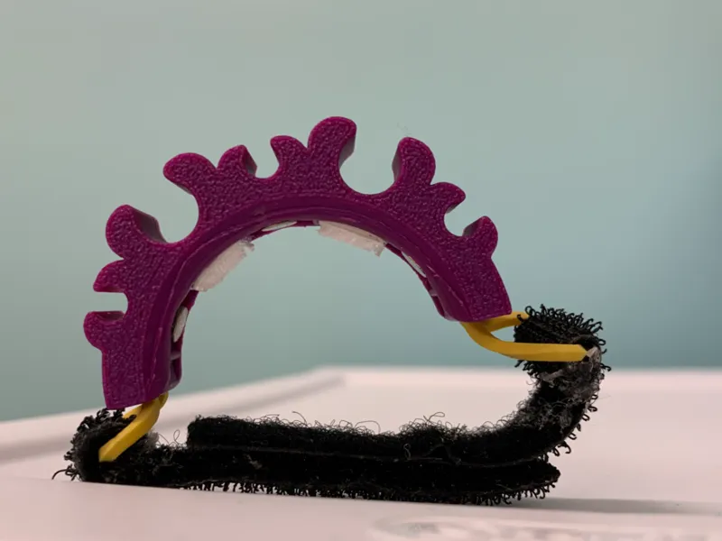 Curved wire organizer
