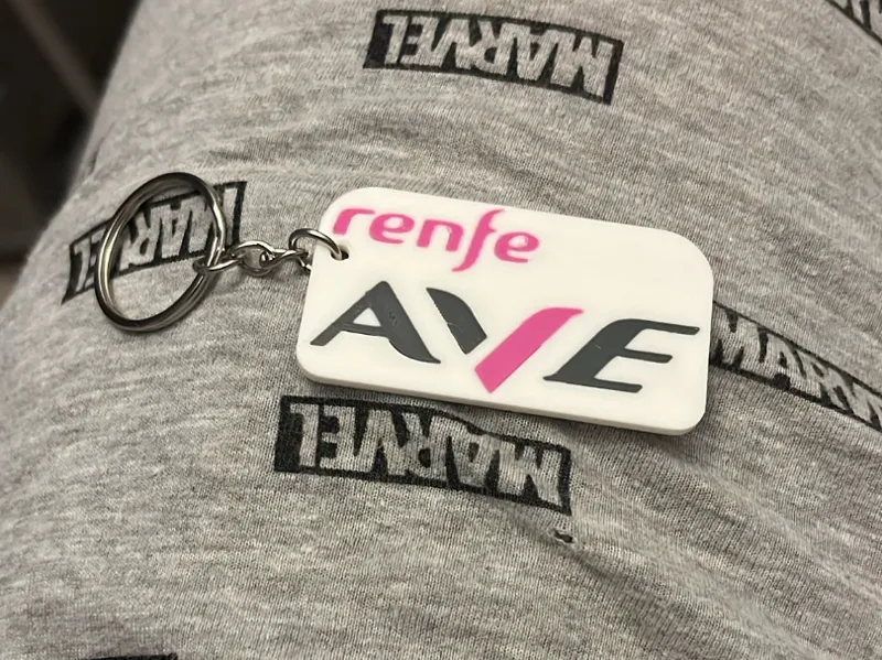 Llavero del logo AVE de RENFE