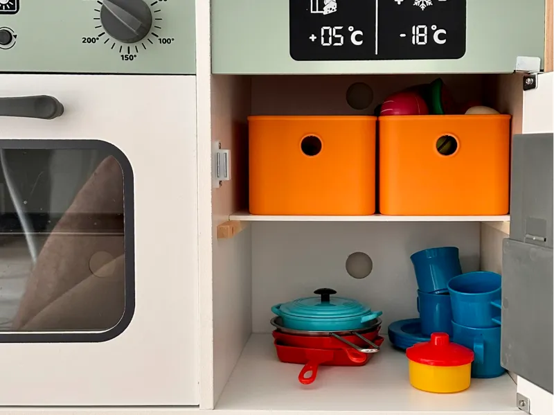 Storage box
