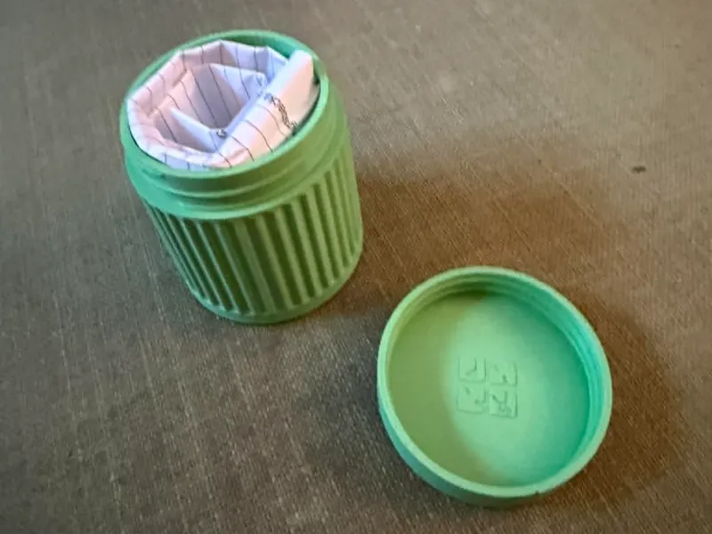 Geocaching Can with screw Lid and built in Magnets