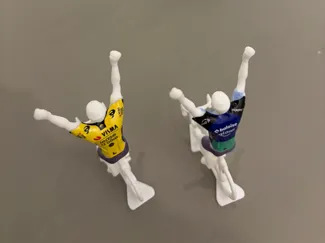 Miniature cyclist winner scale 1/32