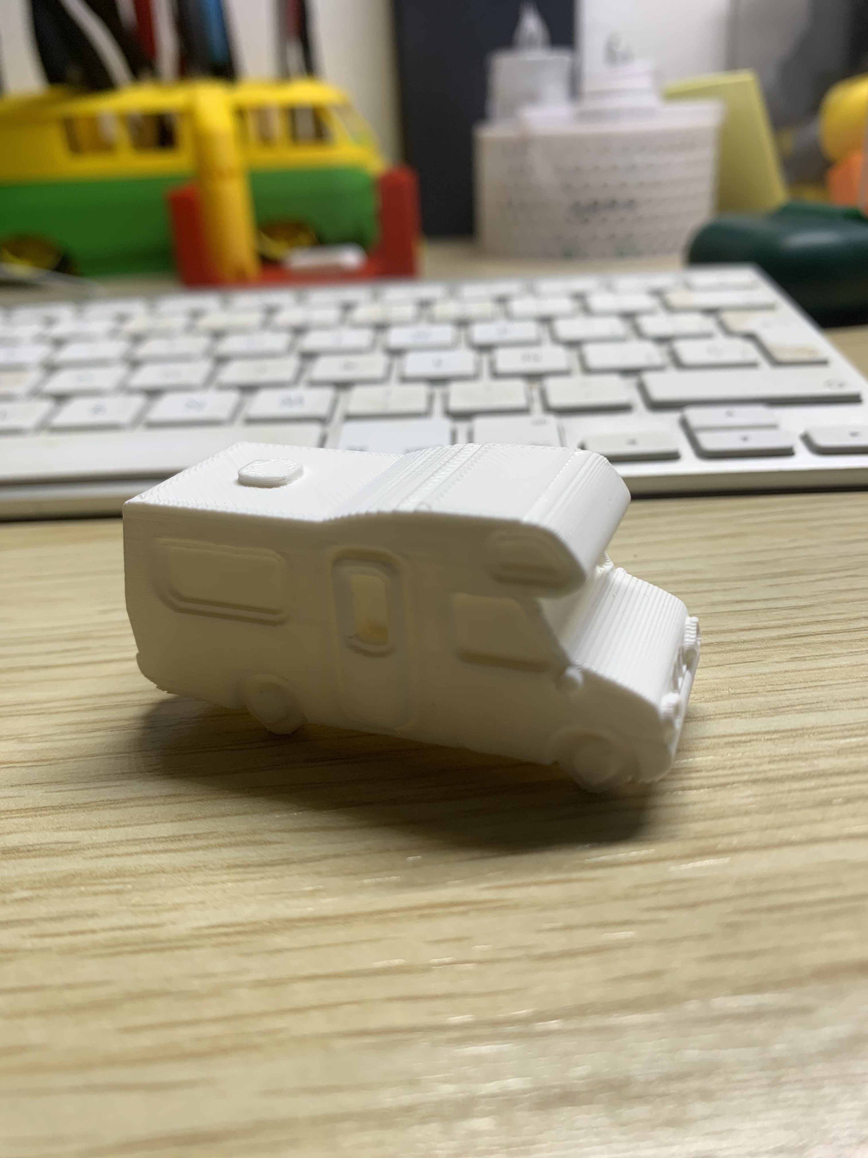 Miniatura 2 do modelo 3D CamperVan Keychain