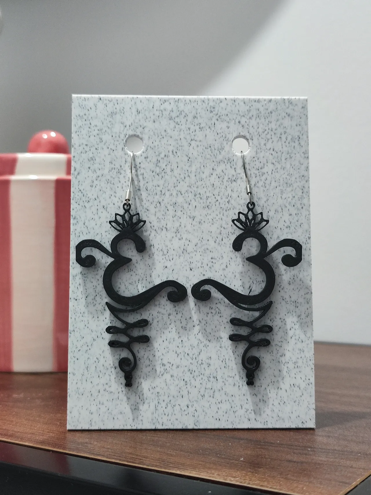 Aretes Unalome Sagrado view 2