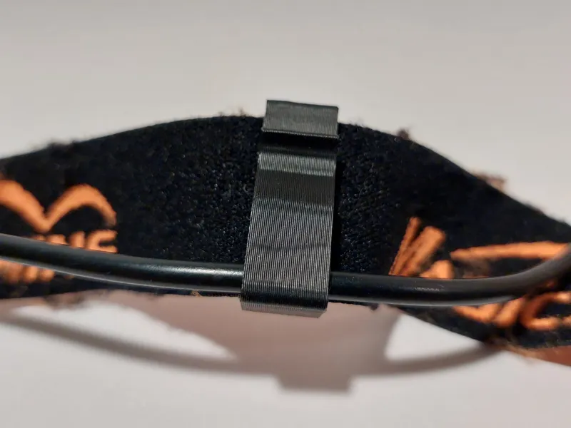 Strap cable clip