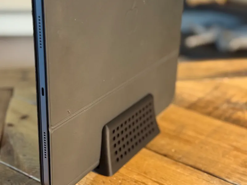 iPad and MacBook Clamshell Stand