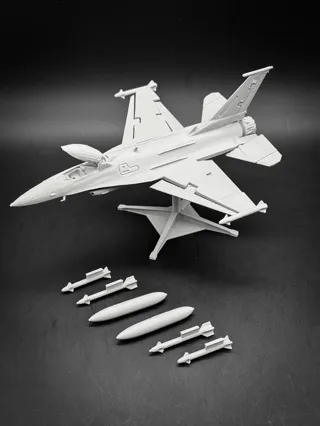 F-16 Fighting Falcon თვითმფრინავის მინიატურა thumbnail 3