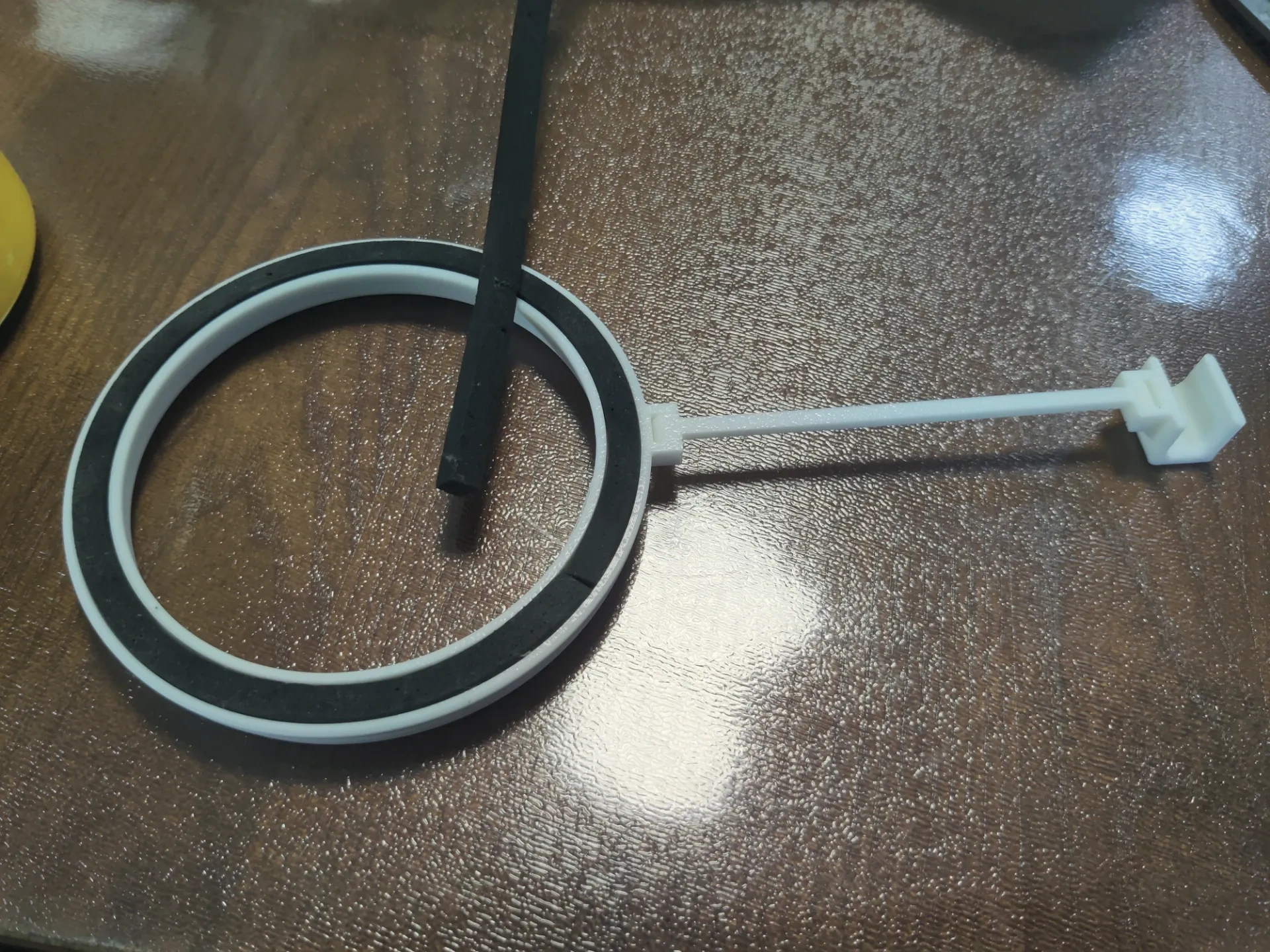 Miniatura 2 do modelo 3D 自动悬浮鱼缸喂食圈V2