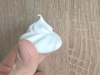 Meringue (marshmellow ) cake decoration