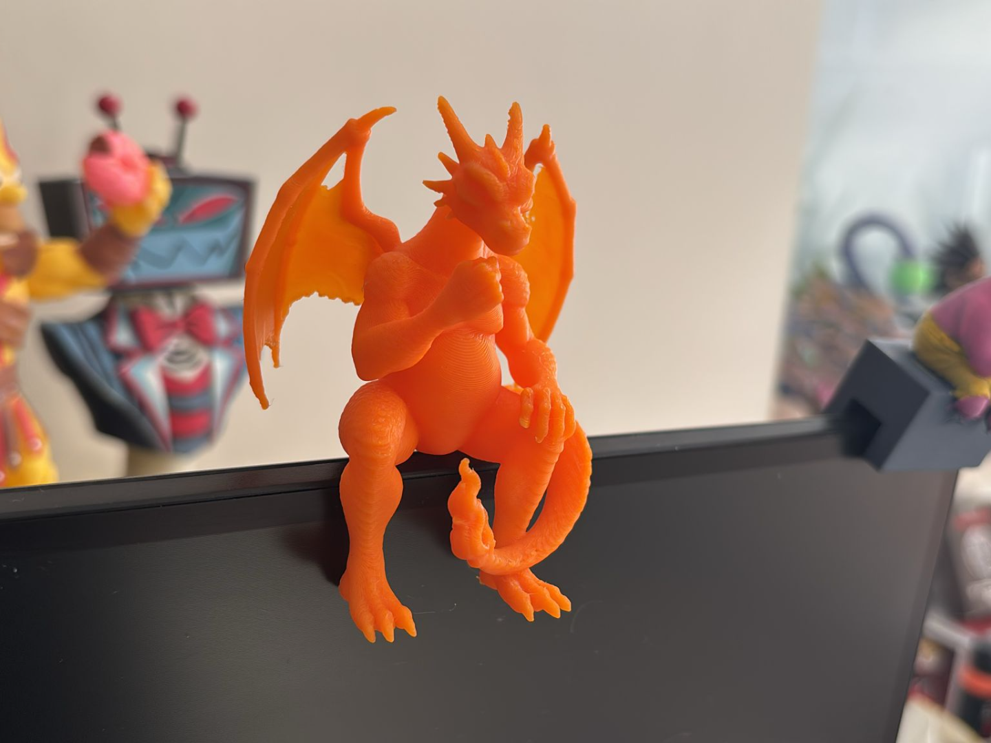 screen sitting charizard - high Detail