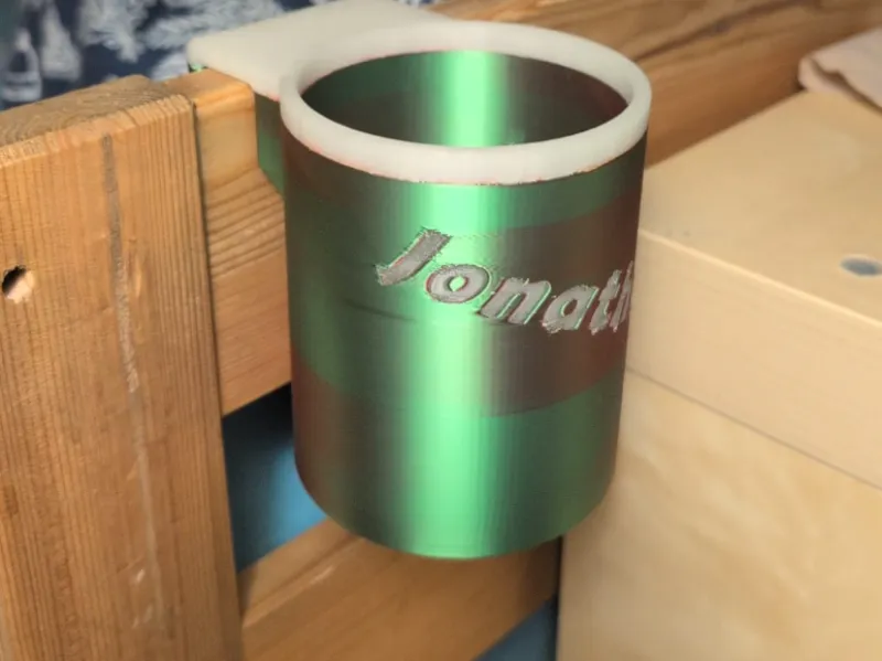 Becherhalter für das Kinderbett parametrisch
