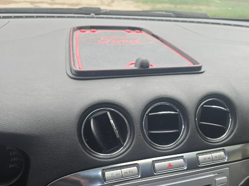 Ford S-max dashboard box