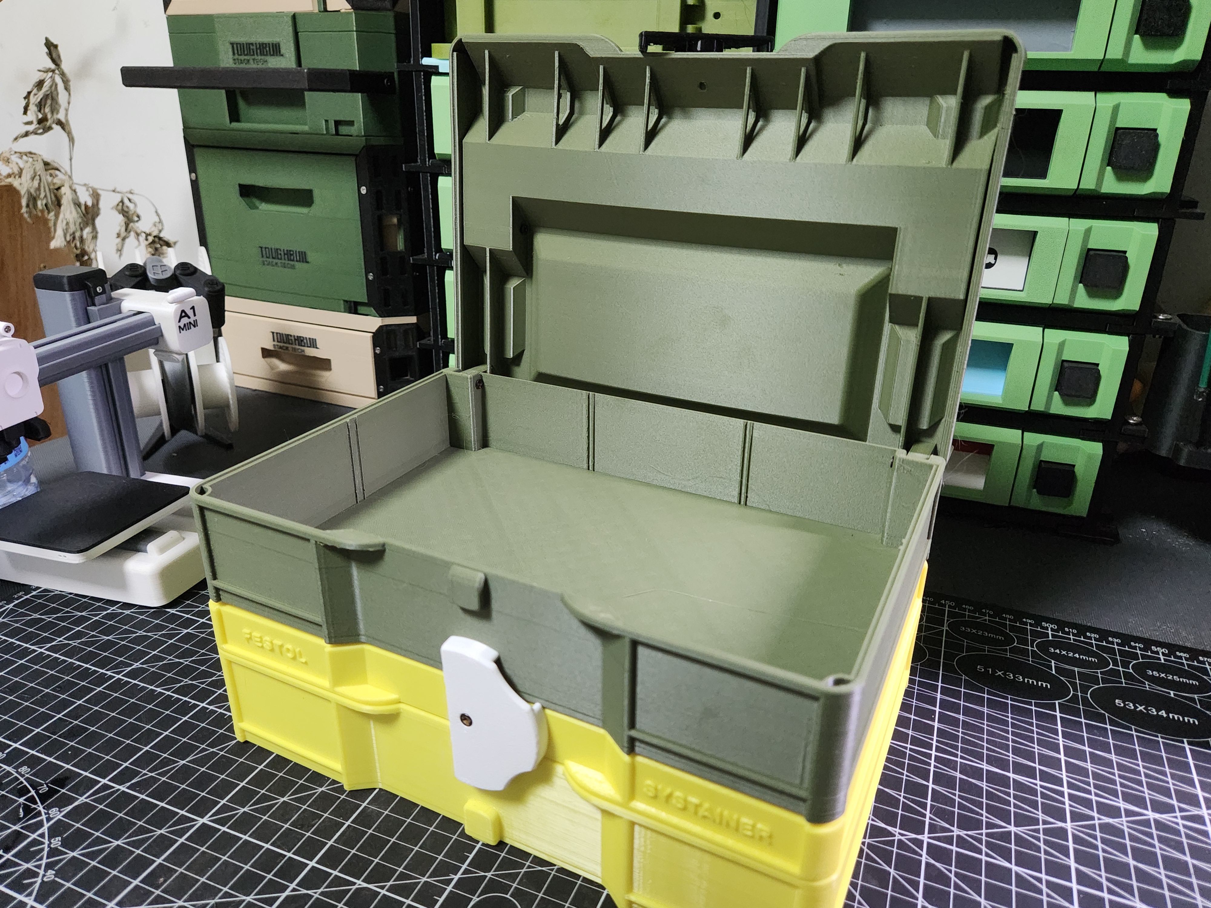 Miniatura 2 do modelo 3D 轻型模块化堆叠工具箱