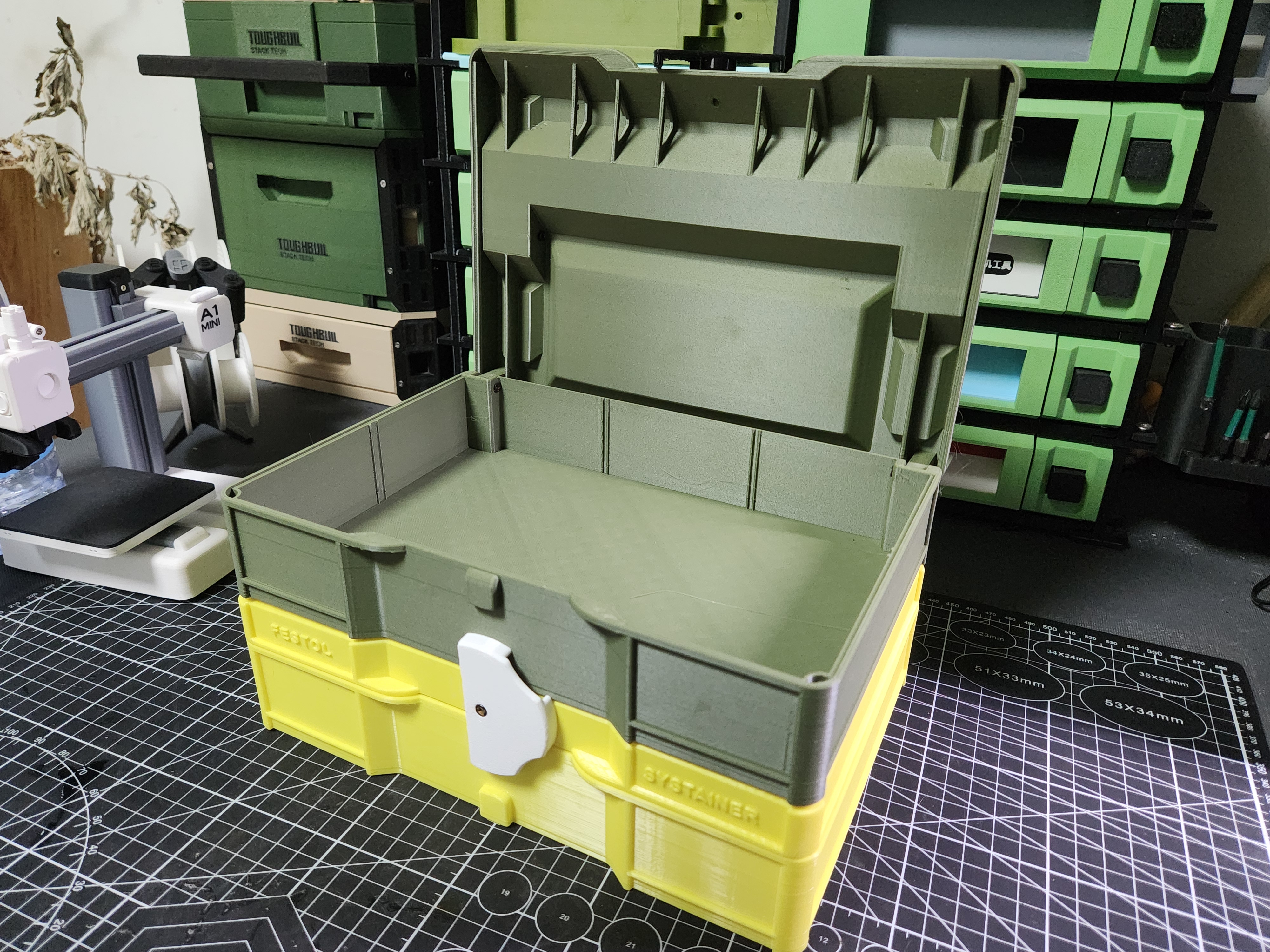 Miniatura 6 do modelo 3D 轻型模块化堆叠工具箱
