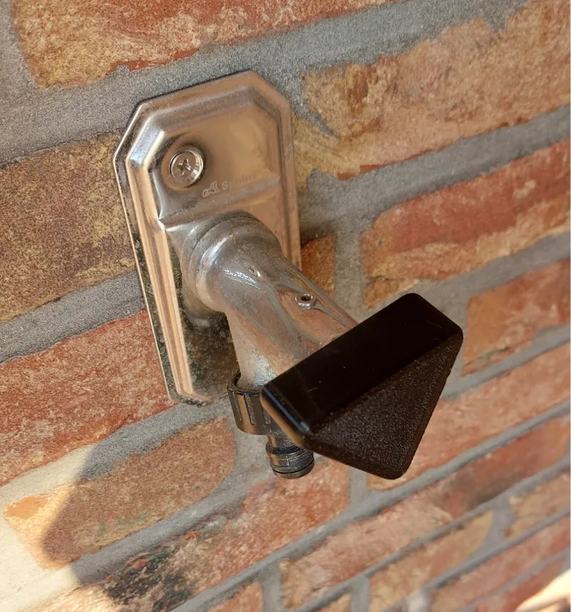 faucet knob outside watertap