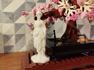 Low poly greek statue