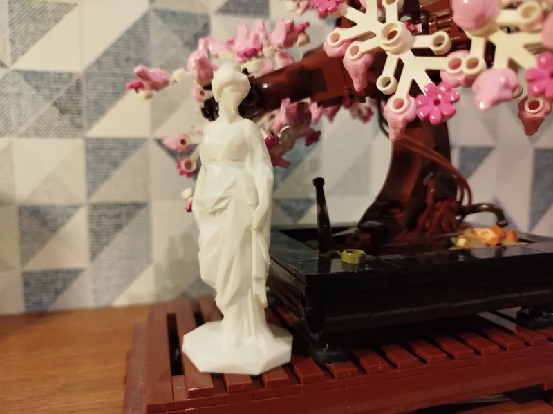 Low poly greek statue