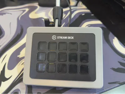 Stream Deck mount for mic arm