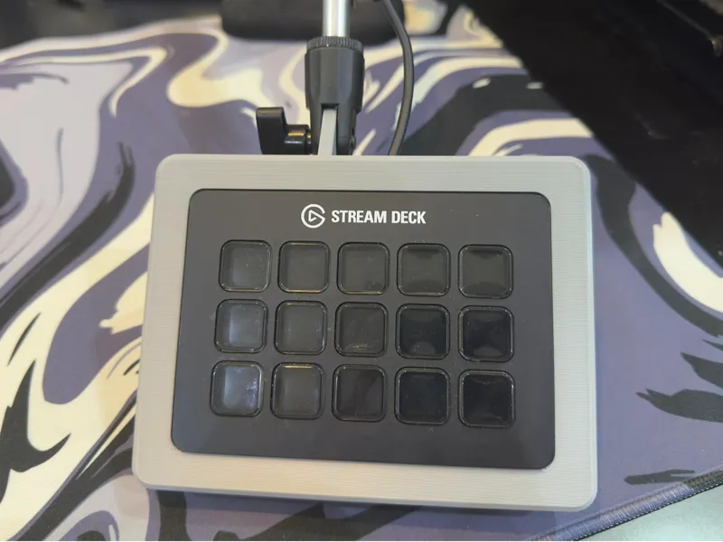 Stream Deck mount for mic arm