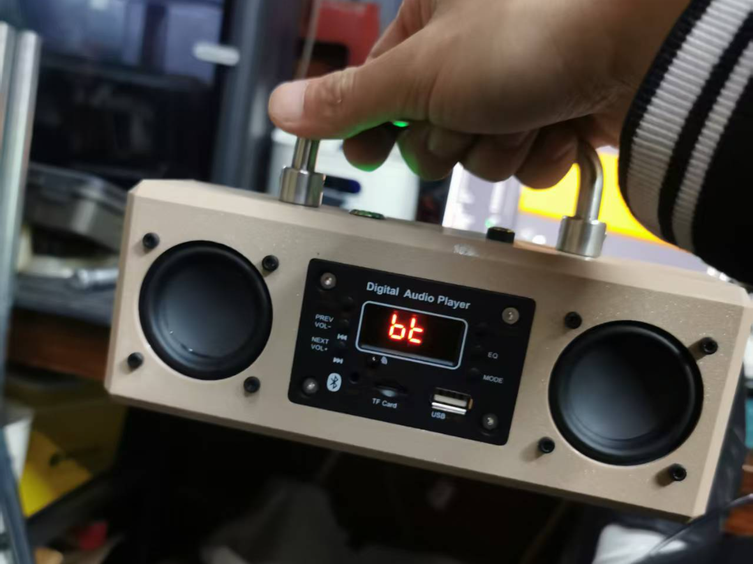 便携蓝牙复古音箱