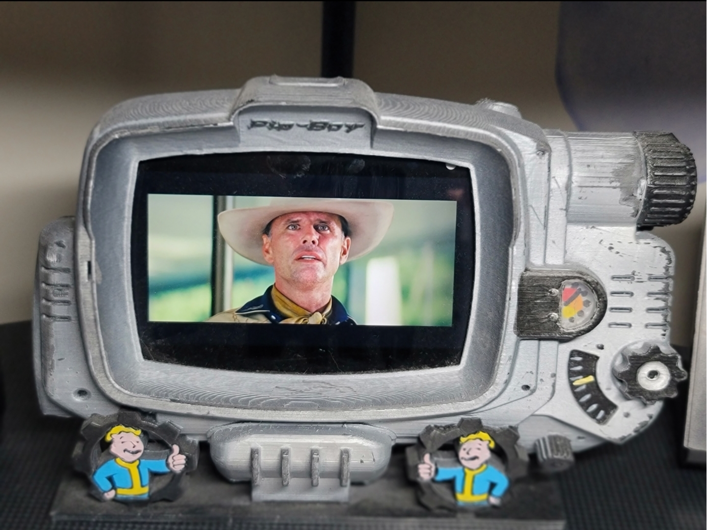 Pip-Boy frame for Echo Show 5 (1st gen only)