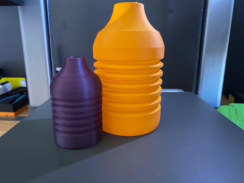 ribbed vase (3 sizes!)