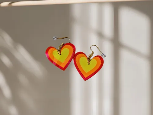 Pendientes con forma de corazón tricolor