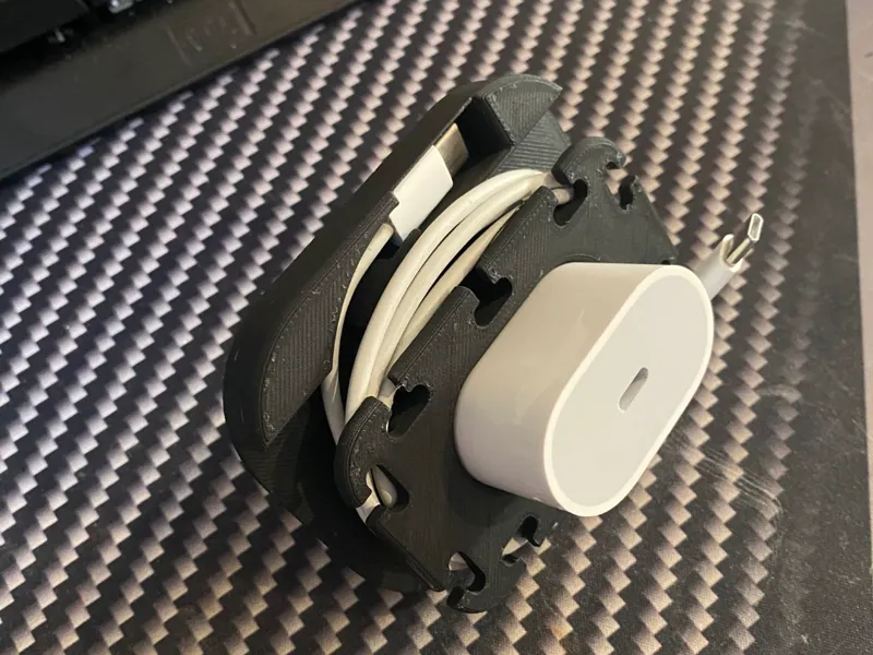 Apple USB-C Cable manager
