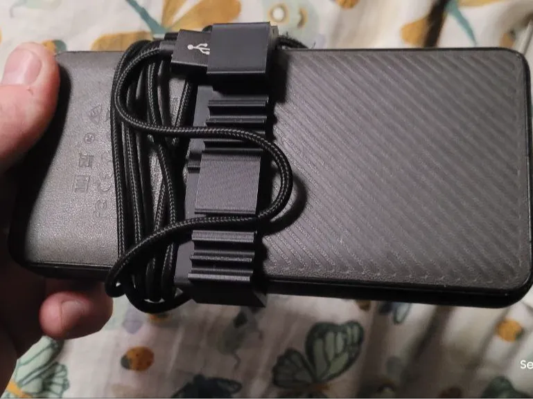 OtterBox Battery Bank USB cable holder