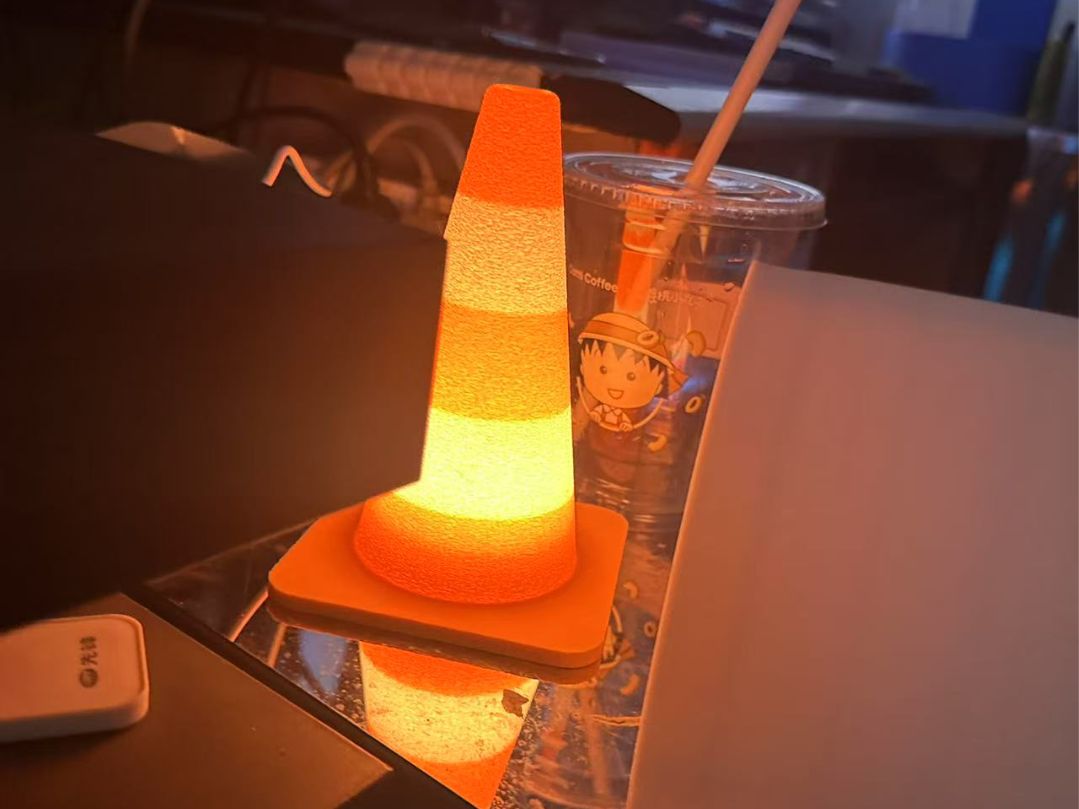 Miniatura 1 do modelo 3D 可堆叠雪糕筒 锥桶灯