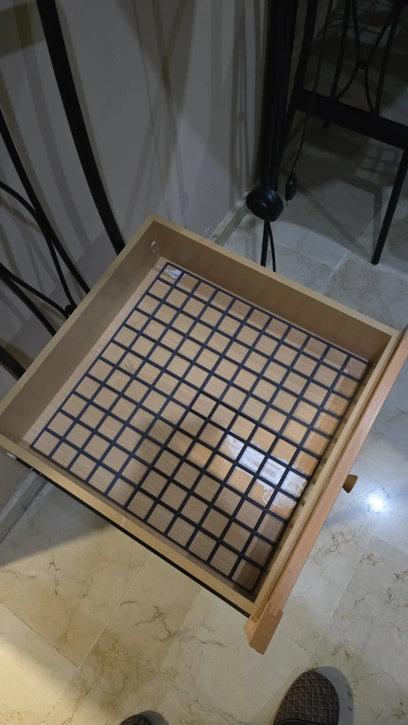 Drawer organizer grid background