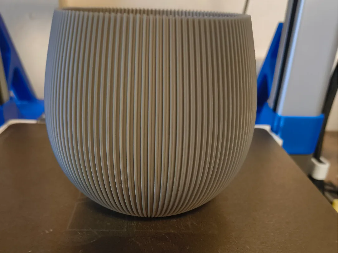 Pot de fleurs en spirale