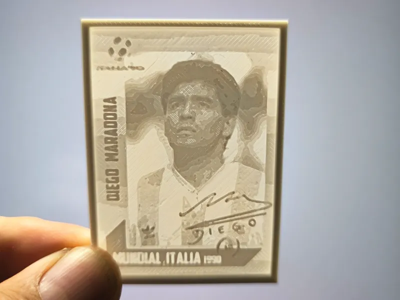 Cromo en 3D de Maradona ITA90 (Album Panini 2026)