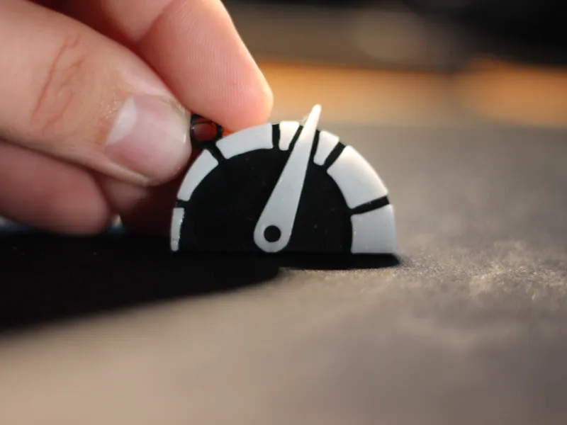 SPEEDOMETER/ACCELEROMETER CAR KEYCHAIN