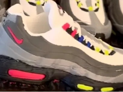 Shoe