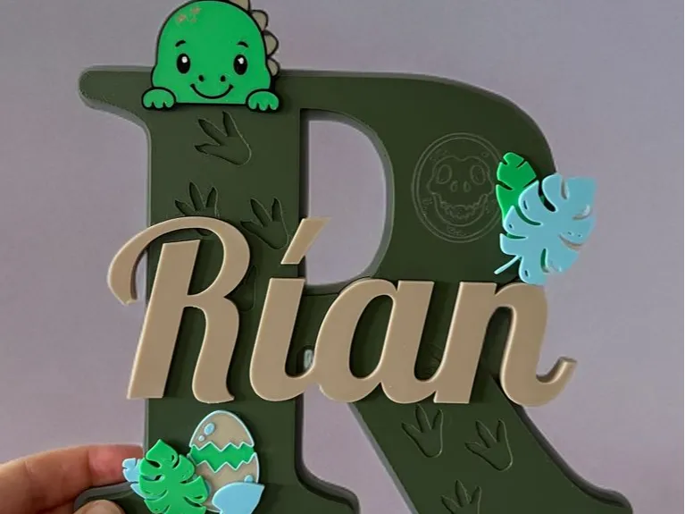 Rían Dinosaur Nameplate – Standing & Wall Version