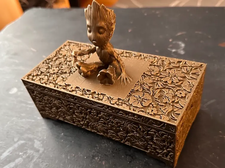 Jewerlry box with Baby Groot handle