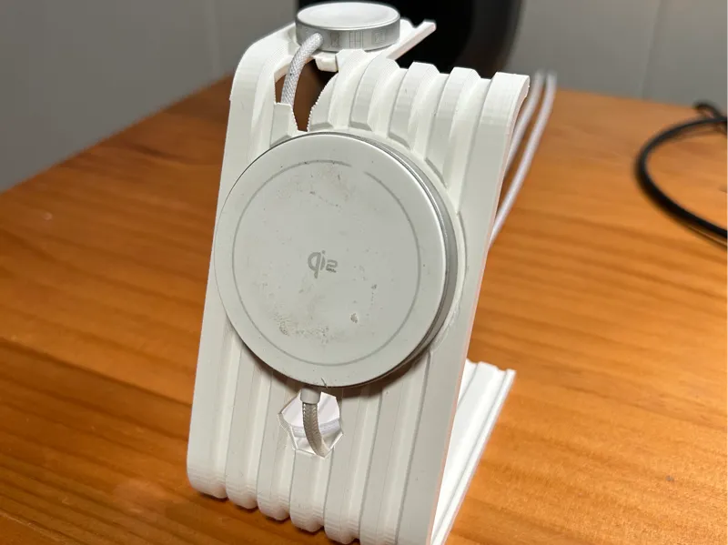 无需支撑的通用 iPhone Qi2 MagSafe + Apple Watch 无线充电器支架
