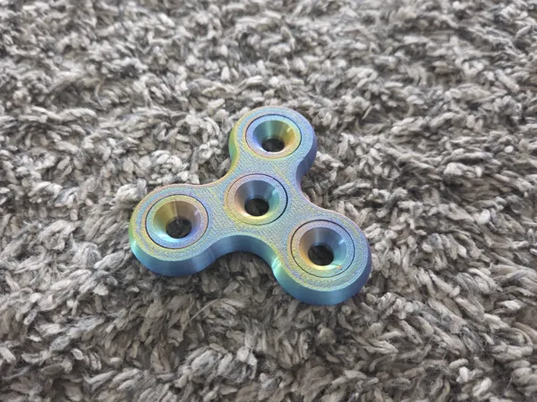 Petit objet fidget articulé