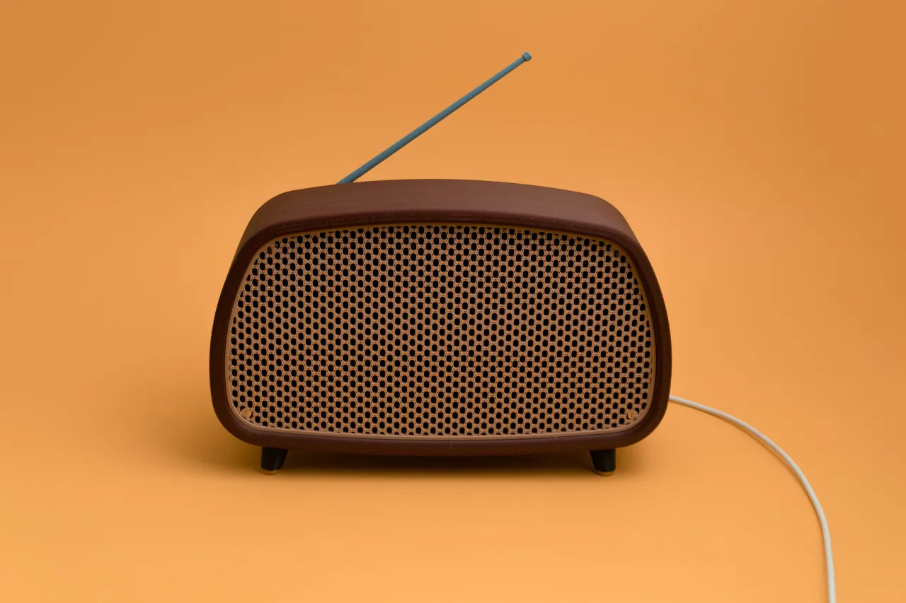 Smart Speaker Retro Radio Housing view 2