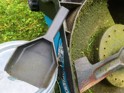 Lawn mower cleaning scraper shovel 
