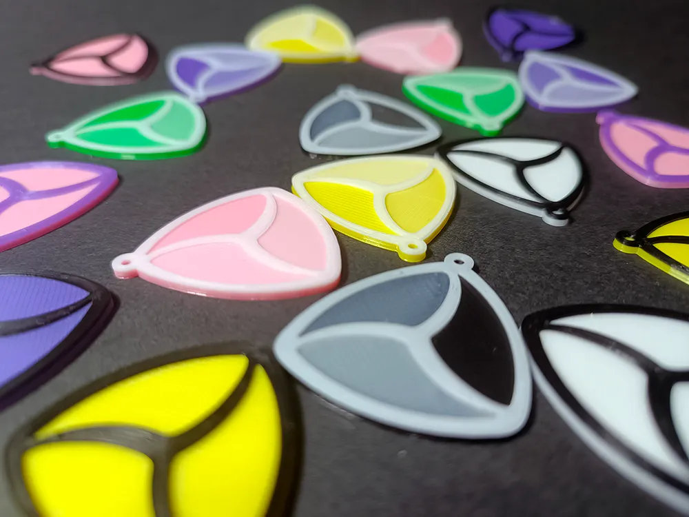 Triforce Glow Earring - Earrings view 4