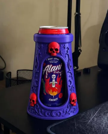 Adorno temático: The Original Witch's Potion Can Coozie — vista de referencia 5