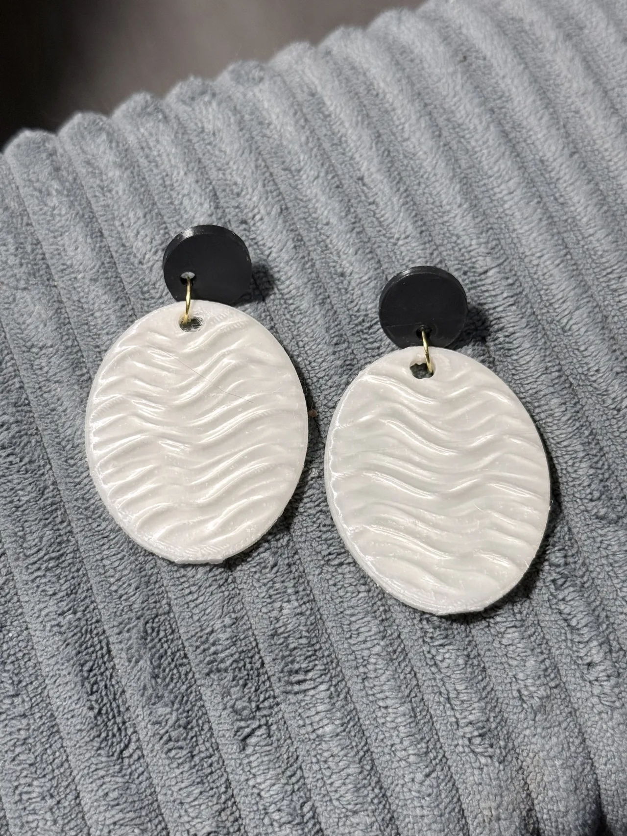 Elegant Wave Earrings view 3