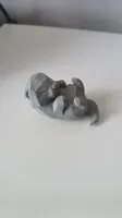 Figurine loutre endormie low poly — photo 4