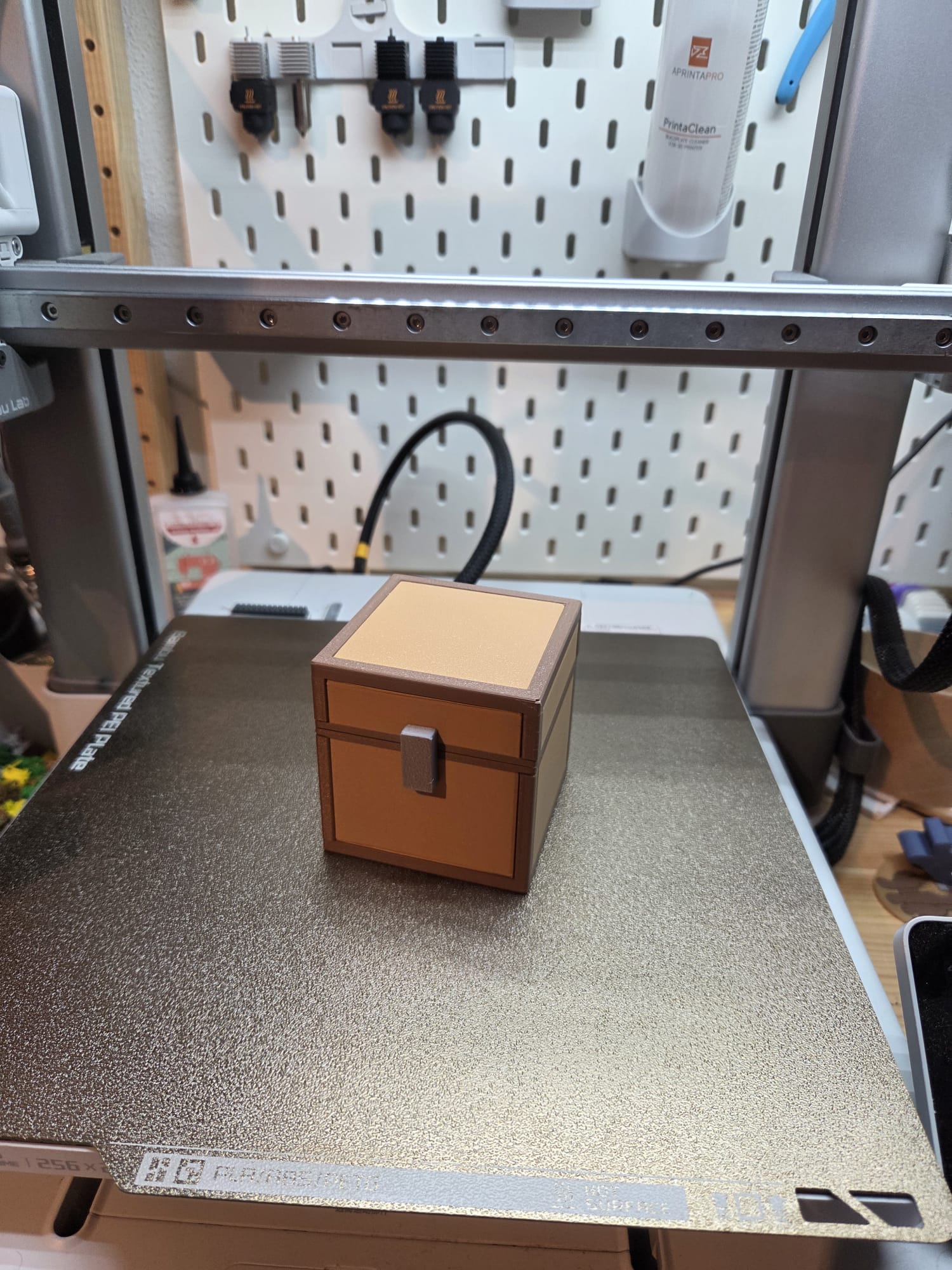 Miniatura 2 do modelo 3D Minecraft Chest Box