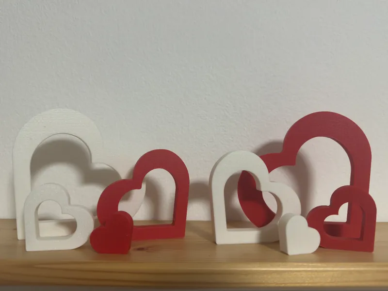 Nested heart shaped decoration set