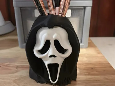 Scream & Blend” Brush Holder